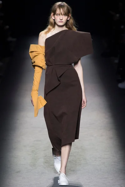 Look 3